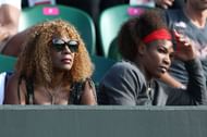 Serena Williams (R) with her mother Oracene